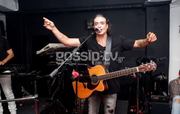 Ποιον δείχνει ο Διονύσης Σχοινάς;