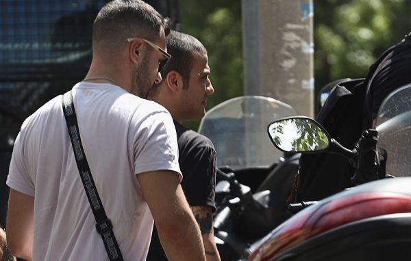 ΜΕΤΑΓΩΓΗ ΣΤΟΝ ΕΙΣΑΓΓΕΛΕΑ ΤΟΥ ΓΙΑΝΝΗ ΜΑΛΑΜΑ  ΜΕΤΑ ΤΗ ΣΥΛΛΗΨΗ ΤΟΥ ΓΙΑ ΕΠΙΘΕΣΗ ΣΕ ΑΣΤΥΝΟΜΙΚΟ