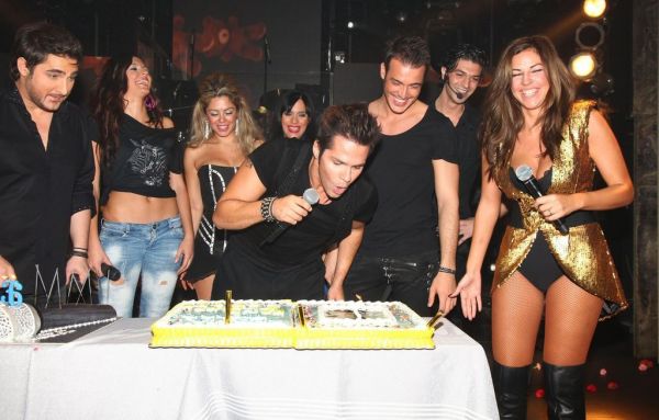 Πάνω στα… τραπέζια το γιόρτασε ο Τσαλίκης! 