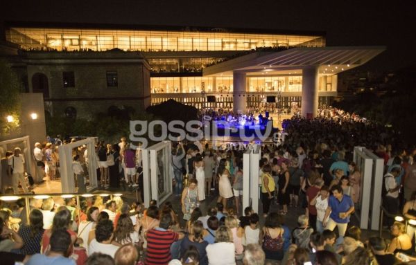 Όσα έγιναν στην συναυλία του Μανώλη Μητσιά στο Μουσείο της Ακρόπολης 