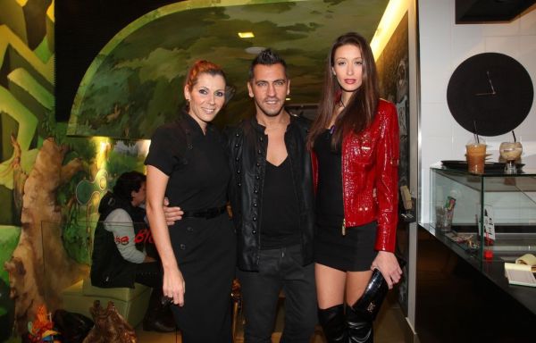 It’s party time για τους επώνυμους!