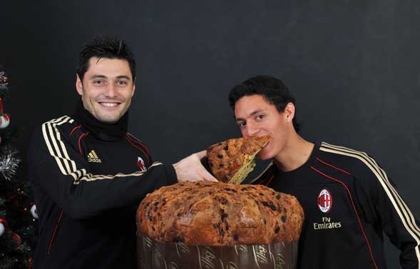 Η Milan κάτω από το… δέντρο