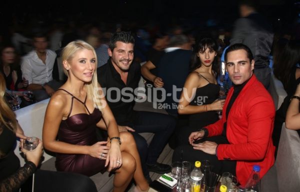 Κέντρο Αθηνών: «Καυτά» φιλιά για ερωτευμένο ζευγάρι της showbiz