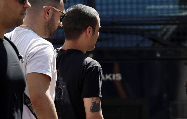 ΜΕΤΑΓΩΓΗ ΣΤΟΝ ΕΙΣΑΓΓΕΛΕΑ ΤΟΥ ΓΙΑΝΝΗ ΜΑΛΑΜΑ  ΜΕΤΑ ΤΗ ΣΥΛΛΗΨΗ ΤΟΥ ΓΙΑ ΕΠΙΘΕΣΗ ΣΕ ΑΣΤΥΝΟΜΙΚΟ