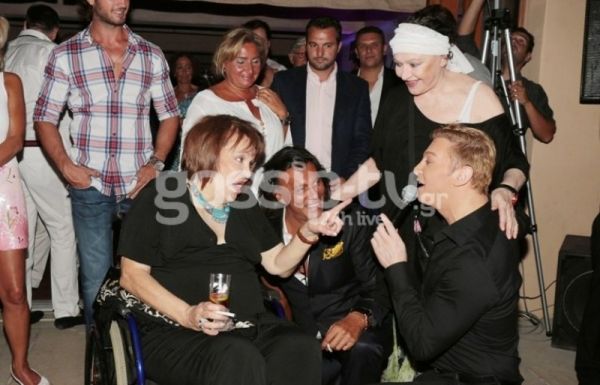 Η έκπληξη του Ψινάκη στην Μαίρη Χρονοπούλου για τα γενέθλιά της! (φωτό)