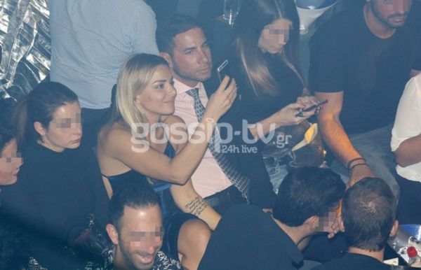  Ζοζεφίν Βέντελ-Βασίλης Μιχαήλ: Τι έρωτας και αυτό; Στο στόμα τον ταΐζει! (φωτό)