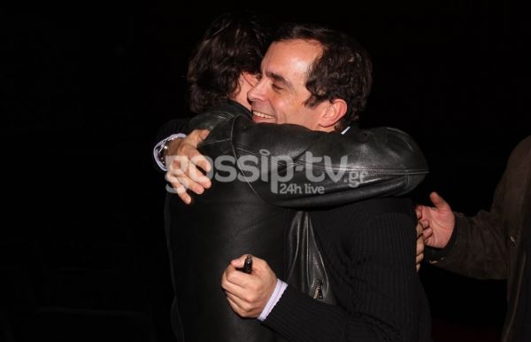 Μια φιλία χρόνων! Ποιος αγκαλιάζει τον Μαρκουλάκη;