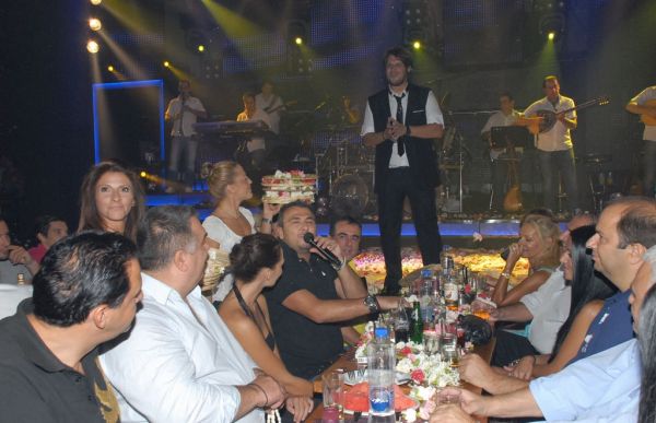 Καρέ καρέ η έξοδος Ρέμου-Μπόσνιακ!