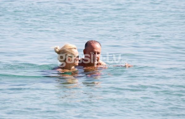 Μαρία Μπεκατώρου – Αντώνης Αλεβιζόπουλος: Διακοπές στη Μύκονο  