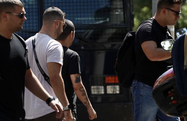 ΜΕΤΑΓΩΓΗ ΣΤΟΝ ΕΙΣΑΓΓΕΛΕΑ ΤΟΥ ΓΙΑΝΝΗ ΜΑΛΑΜΑ  ΜΕΤΑ ΤΗ ΣΥΛΛΗΨΗ ΤΟΥ ΓΙΑ ΕΠΙΘΕΣΗ ΣΕ ΑΣΤΥΝΟΜΙΚΟ