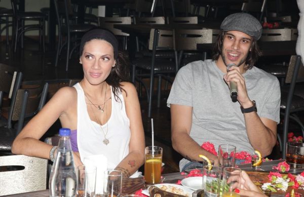 Τα μπουζούκια βλάπτουν σοβαρά… τη μοναξιά!