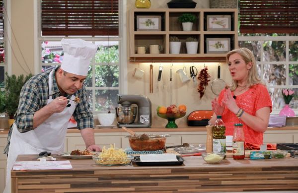 Όταν ο Σεφ-ερλής μπαίνει «Στην κουζίνα με την Ντίνα»