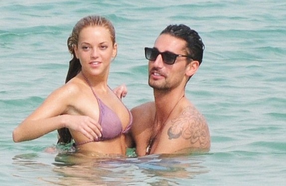 Φιλιούνται, αγκαλιάζονται! (φωτό)