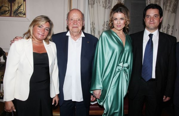 Επίδειξη μόδας με δημιουργίες του Pierre Cardin  