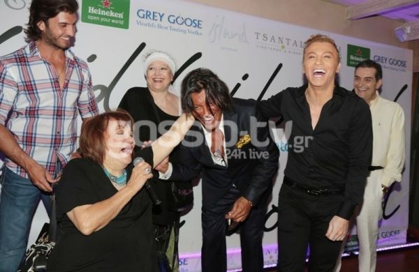 Η έκπληξη του Ψινάκη στην Μαίρη Χρονοπούλου για τα γενέθλιά της! (φωτό)