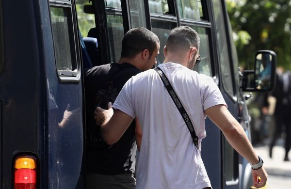 ΜΕΤΑΓΩΓΗ ΣΤΟΝ ΕΙΣΑΓΓΕΛΕΑ ΤΟΥ ΓΙΑΝΝΗ ΜΑΛΑΜΑ  ΜΕΤΑ ΤΗ ΣΥΛΛΗΨΗ ΤΟΥ ΓΙΑ ΕΠΙΘΕΣΗ ΣΕ ΑΣΤΥΝΟΜΙΚΟ