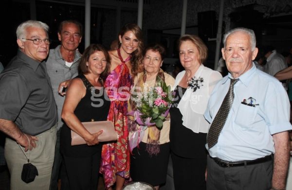 Μαρία Μενούνος: Ανανεωμένη και λαμπερή στα γενέθλια καλού της φίλου