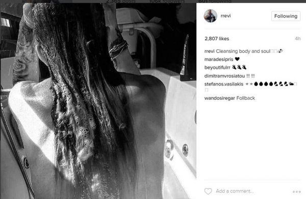 Δε θα πιστεύετε ποια κυρία της Ελληνικής showbiz πόσταρε φωτό της την ώρα που έκανε μπάνιο