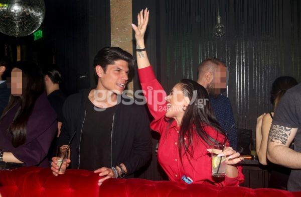 Η Κόνι Μεταξά σε τρελά κέφια σε βραδινή της έξοδο