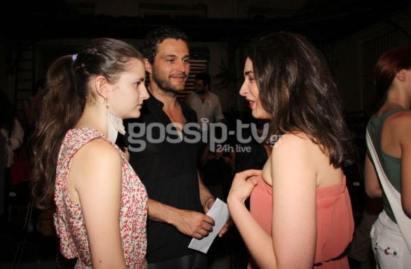 Η νεαρή δεσποινίδα είναι η κόρη του …