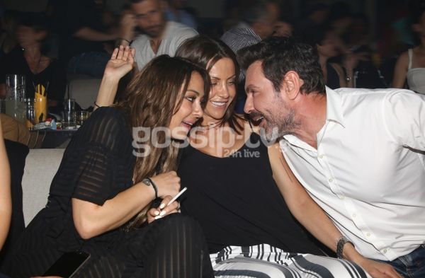 Τα «έσπασαν» στα μπουζούκια ένα μήνα πριν το γάμο τους