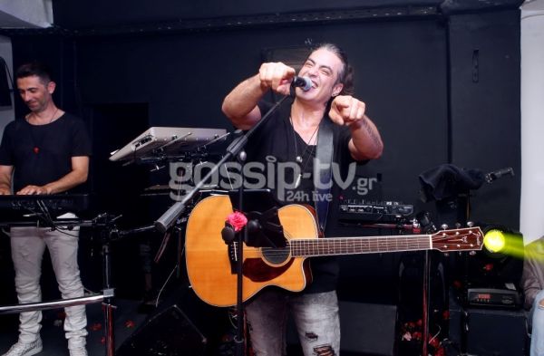 Ποιον δείχνει ο Διονύσης Σχοινάς;