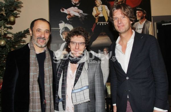 Οι «καυτές» σκηνές του Στέλιου Μάινα στο θέατρο