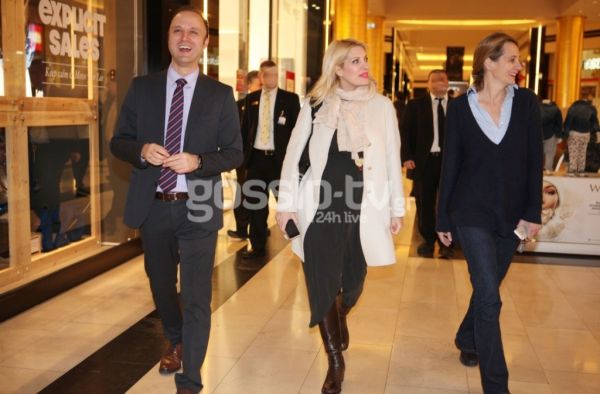 Η Ελένη στην αγκαλιά του Σκούμπι Ντου!