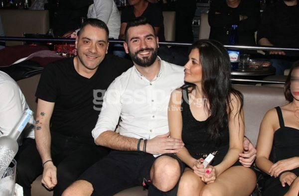 Ασυγκράτητοι! Τα καυτά φιλιά του ερωτευμένου ζευγαριού σε δημόσια θέα! 