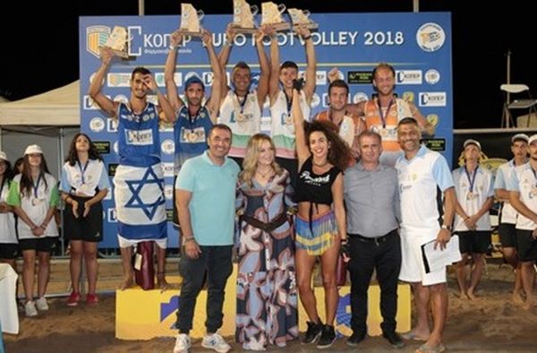 Τα... κόλπα του Μουρούτσου, η πρώτη δημόσια εμφάνιση της Στικούδη μετά το γάμο και το... footvolley