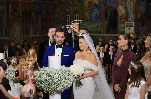 Λαμπερός γάμος για τον αγαπημένο τραγουδιστή Αλέξανδρο Νότα και την καλλονή σύζυγο του