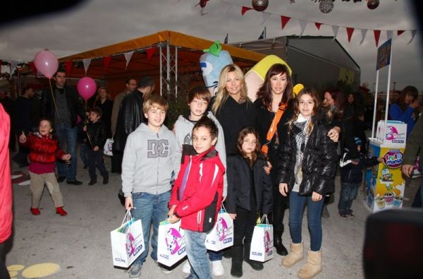 Στο λούνα παρκ με χριστουγεννιάτικη διάθεση, πολλοί επώνυμοι της σόουμπιζ