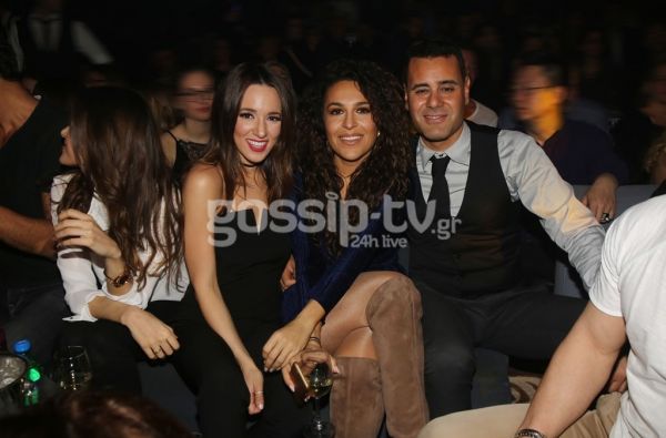 Καλομοίρα: Στα μπουζούκια με το νέο λουκ