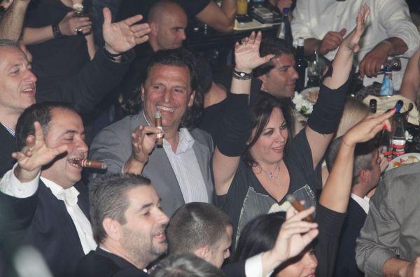 Δείτε καρέ-καρέ το ζεϊμπέκικο του Τάσου Μητρόπουλου στο Ρέμο