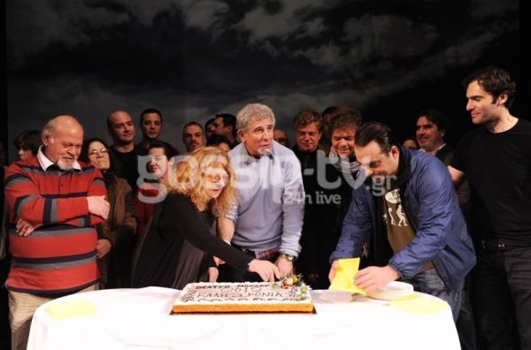 Καλή χρονιά ευχήθηκαν οι συντελεστές δύο παραστάσεων!