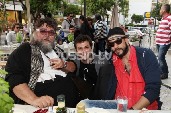 Επώνυμοι τραγουδούν τα κομμάτια του Άρη Βλάχου