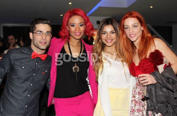 Δυο… «λουλούδια» στο στήθος της