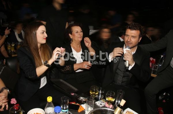 Για πρώτη φορά έπειτα από 16 χρόνια η Βάσω Καζαντζίδη έκανε την εμφάνισή της σε νυχτερινό κέντρο