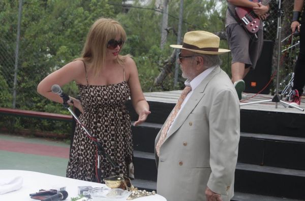 Το φωτογραφικό άλμπουμ των γυρισμάτων της ταινίας “Ρόδα τσάντα και κοπάνα”