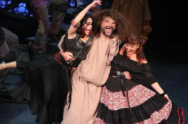 Δείτε την Μαρία Κορινθίου ως Εσμεράλδα στην «Παναγία των Παρισίων»