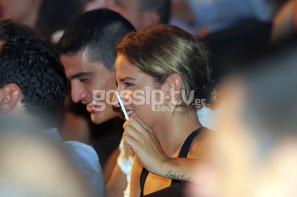 Εριέττα Κούρκουλου: Τρυφερές αγκαλιές με τον Πλούση στα μπουζούκια! (φωτό)