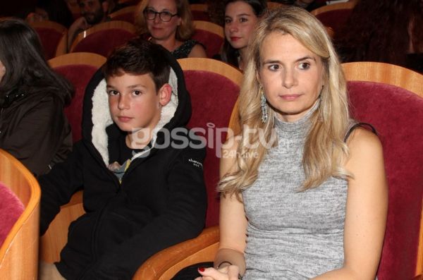 Είναι ο γιος πρώην γυναίκας πολιτικού!