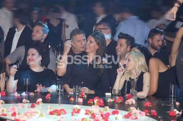 Έκπληξη! Οι τρυφερές αγκαλιές Κώστα Κόκλα - Βάνας Μπάρμπα! Νέο ειδύλλιο;