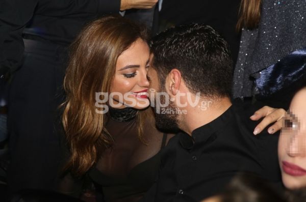 Βαλαβάνη-Βασάλος: Πρώτη φορά τους βλέπουμε έτσι. Αγκαλιές και χάδια στα μπουζούκια