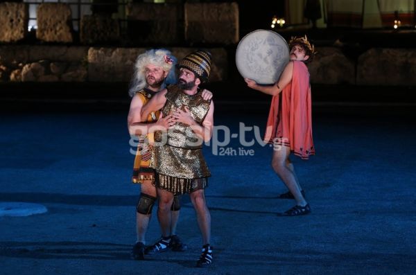 Φιλαρέτη Κομνηνού: Καμάρωσε τον γιο της να παίζει στην Επίδαυρο