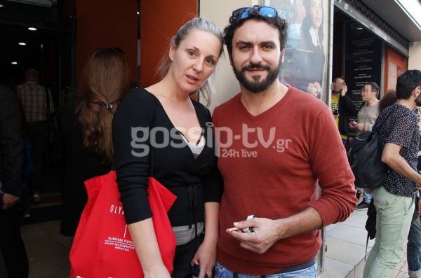 Μελέτης Ηλίας: Με τη σύζυγό του και τον γιο τους στο θέατρο