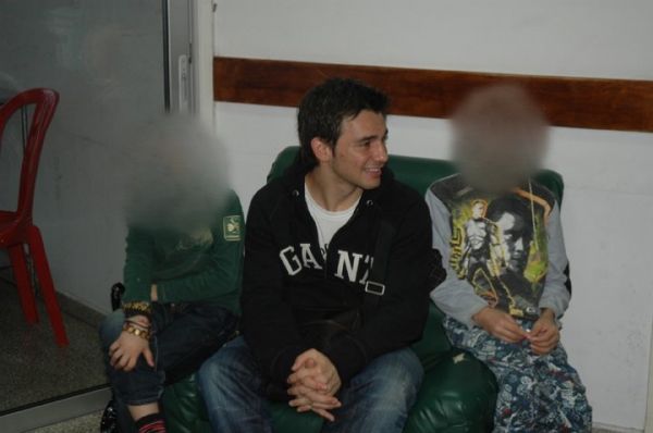 Ο Σωτήρης Νίνης πραγματοποιεί την ευχή δύο παιδιών