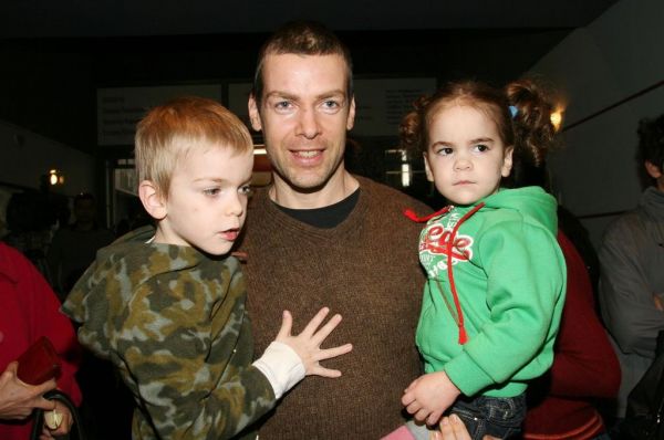 Επώνυμοι μπαμπάδες με τα παιδιά τους