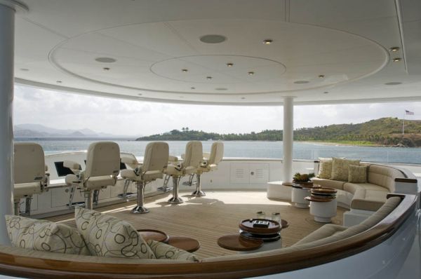 Υπερπολυτελής θαλαμηγός στα ανοιχτά της Κεφαλονιάς 