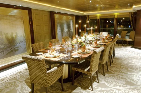 Υπερπολυτελής θαλαμηγός στα ανοιχτά της Κεφαλονιάς 